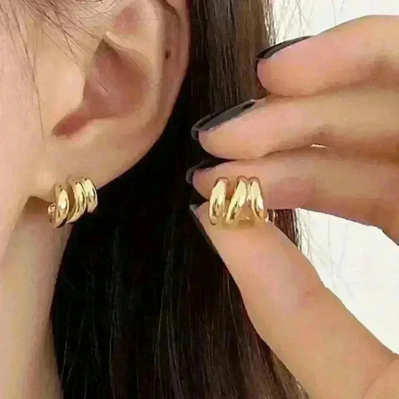 Jewelry - SOLD Three-Layer Circle Stud Earrings
